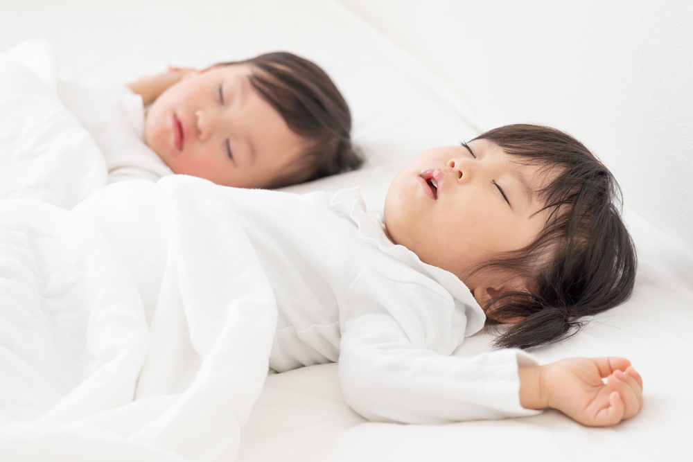 パパの寝かしつけ5つのコツ!プロのシッターが教えるスムーズな入眠術|ポピンズシッター